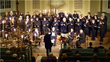 Am 24. November wird es voll vor dem Altar der Liborius-Kirche: Im Rahmen eines Orchester- und Chorkonzertes geben die Kantorei St. Liborius, der Jugendchor, Solisten sowie das „Collegium musicum“ aus Lübeck gemeinsam mit Mitarbeitenden des „Hospiz zwischen Elbe und Weser“ das Requiem von Gabriel Fauré zum Besten.