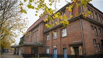Bahnhof. 