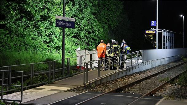 Zwei Männer am Bahnsteig tödlich verletzt Am Bahnsteig im bayerischen Kleinheubach sind zwei Männer ums Leben gekommen.
