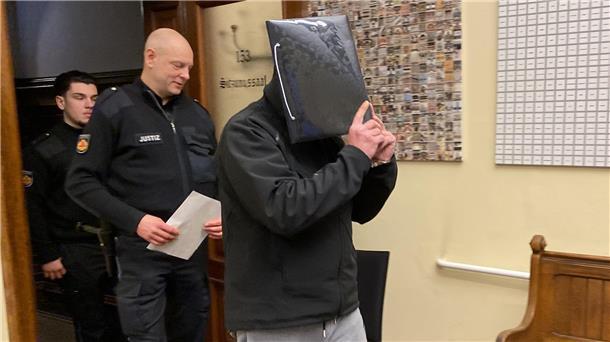 Am Bremer Landgericht muss sich ein Mann vor Gericht wegen versuchten Mordes verantworten. Am vorletzten Prozesstag wurden die Plädoyers gehalten.