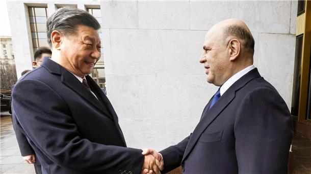 Xi Jinping beendet Staatsbesuch in Moskau Am Dienstag kam Xi Jinping zunächst mit dem russischen Ministerpräsidenten Michail Mischustin zusammen.