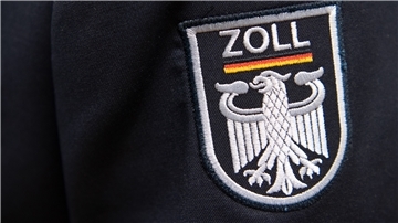 Am Dienstagmorgen haben Zollfahnder sieben Objekte in mehreren Bundesländern durchsucht. Auch in Bremerhaven waren Einsatzkräfte aktiv.