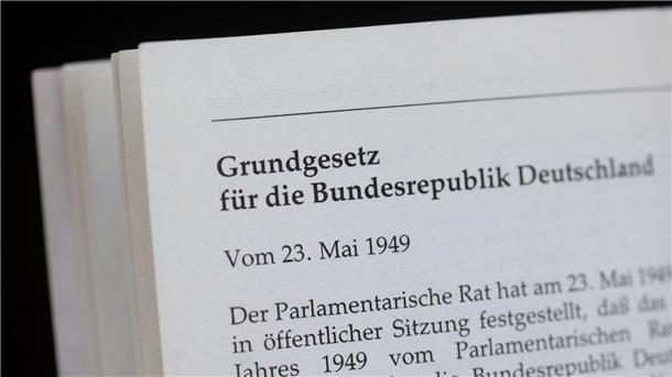 Länderchefs rufen zum „Sommer für Demokratie“ auf Am Donnerstag jährt sich die Verkündung des Grundgesetzes zum 75. Mal.