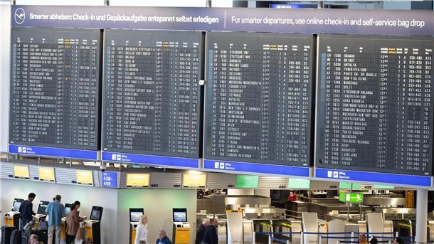 Bundeswehr will notfalls Deutsche aus Israel evakuieren Am Flughafen in Frankfurt werden heute zwei Sonderflieger der Lufthansa mit deutschen Staatsangehörigen aus Israel erwartet.