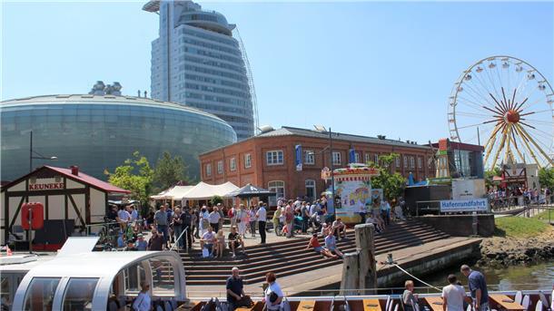 Übersicht über die Hafenpromenade von Bremerhaven
