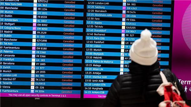 Warnstreik: Flugverkehr an mehreren Airports gestört Am Hauptstadtflughafen Berlin-Brandenburg sind wegen des Warnstreiks des Sicherheitspersonals rund 200 Abflüge gestrichen worden.