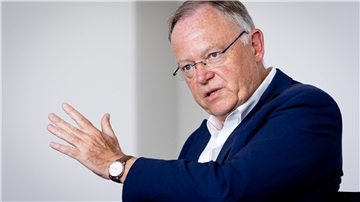 Am kommenden Samstag ist Niedersachsens Ministerpräsident Stephan Weil auf dem Nordenhamer Marktplatz zu Gast. Er beantwortet Fragen von Bürgerinnen und Bürgern.