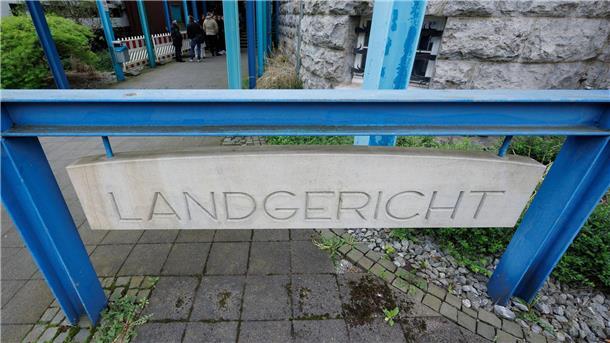 Baby nach der Geburt getötet - Eltern schweigen Am Landgericht in Bielefeld beginnt der  Mordprozess um den Tod eines Neugeborenen.