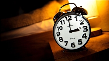 Am letzten Sonntag im Oktober beginnt die sogenannte Winterzeit. In der Nacht von Samstag auf Sonntag werden die Uhren von 3 Uhr auf 2 Uhr zurückgestellt.