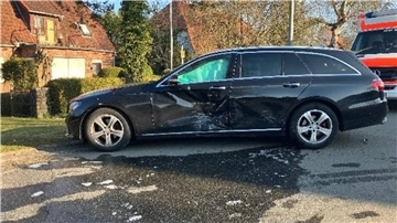 Am Mercedes der leicht verletzten 45-Jährigen entstand laut Polizei ein Schaden von rund 5.000 Euro.