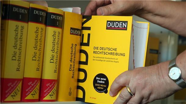 Am Mittwoch kommt ein neuer Rechtschreibduden in den Verkauf.