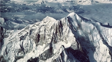 Am Montblanc-Gebirge in den Westalpen sind durch eine Lawine mindestens vier Menschen gestorben (Archivbild).