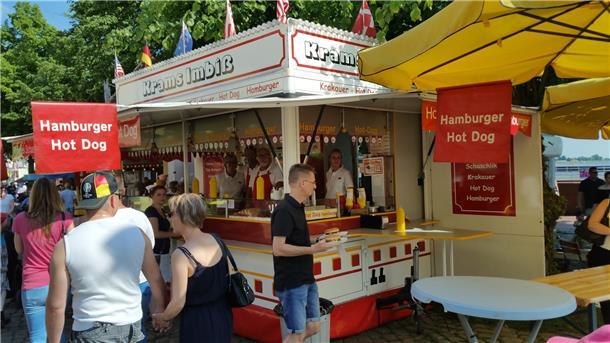 Krams Imbiss schließt: Das Ende einer Institution Das Foto zeigt den dritten Wagen von Krams.