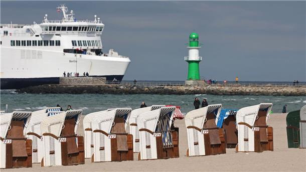 Hoffnung auf Frühlingswetter in kommender Woche Am Ostseestrand: In der nächsten Woche können die Menschen im Norden auf besonders viel Sonne hoffen.