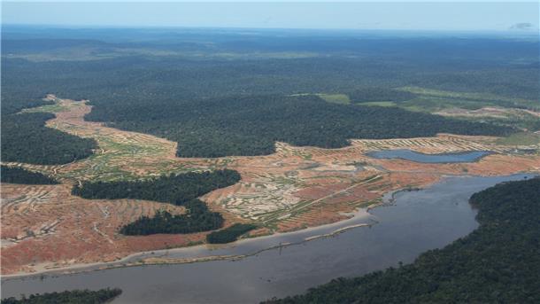 Abholzung des Amazonaswaldes auf einem Extremwert Am Rande des Juruena-Nationalparks im Amazonas-Regenwald sind gerodete Flächen zu sehen.