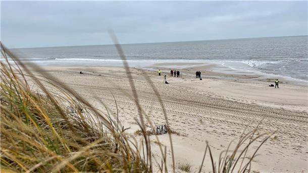 Polizeieinsatz am Strand auf Sylt: Hund wird erschossen Am Rantumer Strand auf Sylt hat die Polizei einen Hund erschossen, nachdem dieser seinen Besitzer schwer verletzt hat. (Symbolfoto)