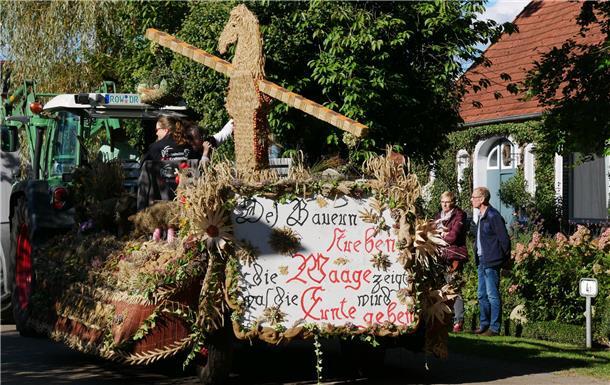 Tarmstedter Herbstmarkt diesmal mit Ernteumzug Erntewagenumzug in Tarmstedt
