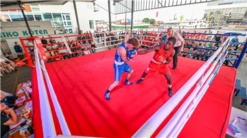 Am Samstag werden wieder auf der Freifläche neben dem Pro-Aktiv die Fäuste fliegen. Der Weser-Boxring Bremerhaven (WBR) richtet einen Open-Air-Kampftag im Schaufenster Fischereihafen aus.