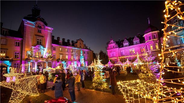 Lichter, Maritimes und Rekorde - Weihnachtsmärkte im Norden Am Schloss Bückeburg startet der Weihnachtszauber am 28. November. (Archivbild)