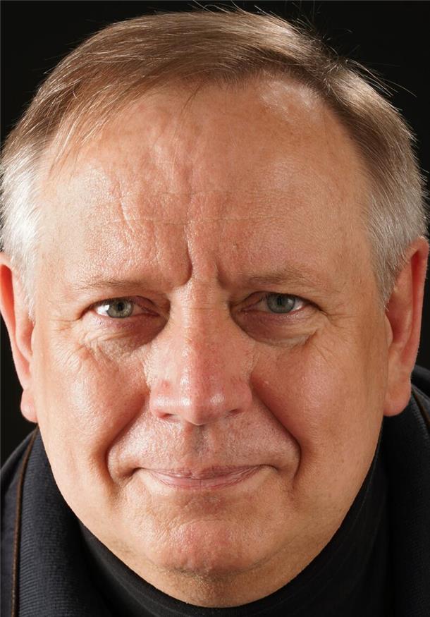Am Sonnabend stellt Jürgen Hoops von Scheeßel das vierte Buch seiner historischen Familiensaga „Die Moorsiedler" vor.
