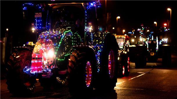 „Ein Funken Hoffnung“: Lichterfahrt durch Bremervörde und Norddörfer Am Sonnabend wollen Landwirte Weihnachtsstimmung zu den Anwohnern von Bremervörde und umzu bringen.