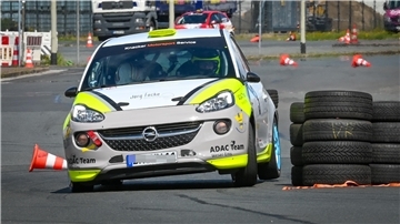 Am Sonntag findet wieder Motorsportveranstaltung des ADAC im Fischereihafen mit Rallye-Sprint und Retro-Rallye statt.