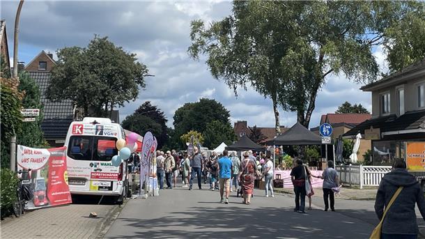 Am Sonntag lud der WIR Gnarrenburg zu seinem ersten Mittsommerfest in der Hermann-Lamprecht-Straße ein. Zahlreiche Aussteller, Gastronomen, Kinderattraktionen sorgten für einen unvergesslichen Tag.