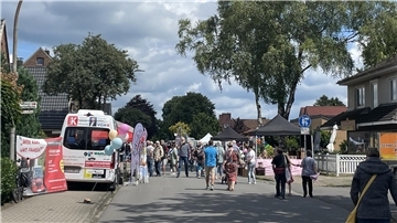 Am Sonntag lud der WIR Gnarrenburg zu seinem ersten Mittsommerfest in der Hermann-Lamprecht-Straße ein. Zahlreiche Aussteller, Gastronomen, Kinderattraktionen sorgten für einen unvergesslichen Tag.