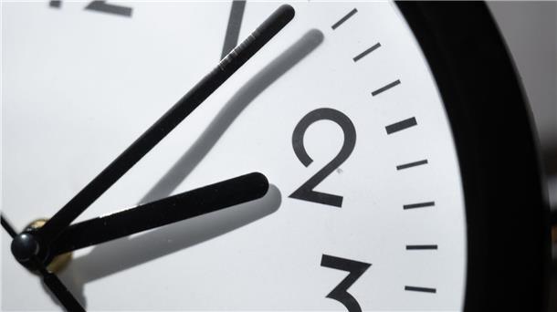 Am Sonntag werden die Uhren von 2.00 Uhr auf 3.00 Uhr auf die Sommerzeit vorgestellt.