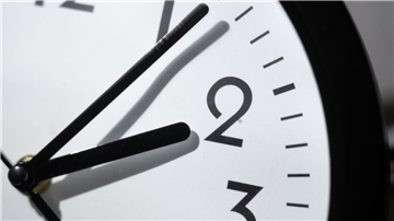 Am Sonntag werden die Uhren von 2.00 Uhr auf 3.00 Uhr auf die Sommerzeit vorgestellt.
