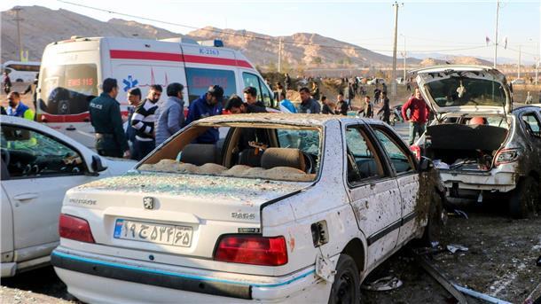Terrormiliz IS reklamiert Anschlag im Iran für sich Am Todestag des mächtigen iranischen Generals Ghassem Soleimani sind in dessen Heimatstadt Kerman bei zwei Explosionen 84 Menschen in den Tod gerissen worden.