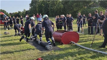 Hepstedter Wehr feiert 10. Tunnelfest mit neuer U40-Kategorie  Am vergangenen Freitag hat die Hepstedter Feuerwehr ihr 10. Tunnelfest mit großem Erfolg gefeiert.