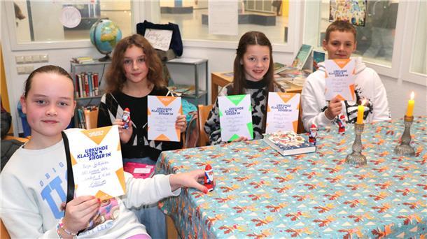 Am Vorlesewettbewerb der Haupt- und Realschule (HRS) Loxstedt für den sechsten Jahrgang nahmen Tarja Wittpenn (R6b), Lajana König (R6a), Johanna Kebernik (R6c) sowie Dylan Krieg (H6a) (von links) teil. Siegerin wurde Johanna Kebernik.
