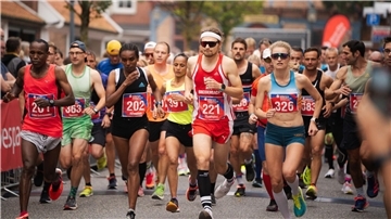 Am Weltkindertag geht es beim Küstenmarathon nicht nur um sportliche (Höchst-)Leistungen, sondern auch um den guten Zweck.