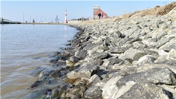 Der Deich der Weser in Bremerhaven.