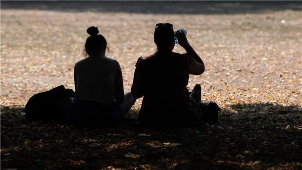 Ab wann wird Hitze für Menschen gefährlich? Am Wochenende werden in Deutschland hohe Temperaturen erwartet. Viel trinken ist dann besonders wichtig.