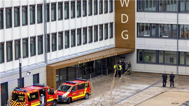 Acht Verletzte bei Angriff an Schule: Haftbefehl erlassen Amokalarm am Wilhelm-Dörpfeld-Gymnasium in Wuppertal: Insgesamt acht Personen wurden durch den Messerangriff verletzt.