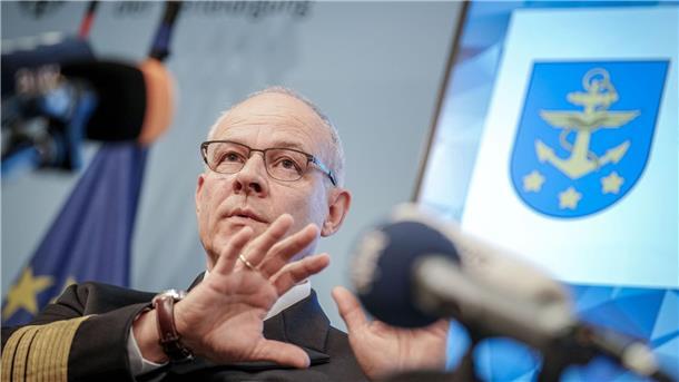 Marine-Inspekteur: Fregatte gut vorbereitet für Einsatz An Bord der Fregatte „Hessen“ seien zusätzliche Waffensysteme gebracht worden, so Vizeadmiral Jan Christian Kaack.