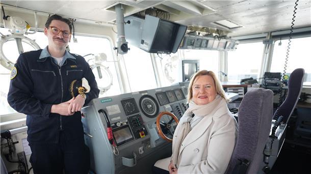 Wehrbeauftragte Högl fordert Investitionen in die Marine An Bord des Minenjagdbootes „Dillingen“ sprach Högl mit Kommandant Finn Fritz.