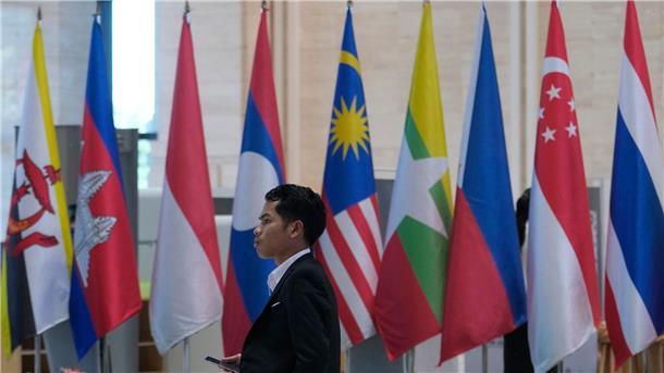An dem Gipfel nehmen unter anderem auch China, die USA und Russland teil.