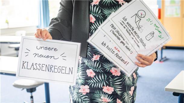 An den Schulen im Cuxland und in Bremerhaven gelten in Zeiten der Corona-Pandemie strenge Abstands- und Hygieneregeln. Einige Schulen greifen bei der Umsetzung der neuen Regeln hart durch.