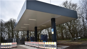 An der A27 zwischen Nordholz und Neuenwalde ist eine der bundesweit ersten Schnellladestationen für E-Autos an Autobahnen entstanden.