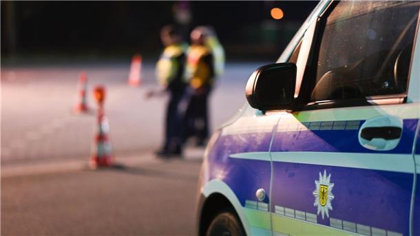 An der deutsch-niederländischen Grenze in Niedersachsen wurde eine feste Kontrollstelle etwa auf der Autobahn 30 bei Bad Bentheim eingerichtet. (Archivbild) 