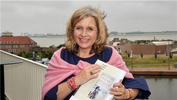 An der Einfahrt zum Neuen Hafen in Bremerhaven hat sich vor 146 Jahren die Thomas-Katastrophe ereignet. Die Autorin Silke Böschen hat ein Buch über die verheerende Explosion geschrieben. Dass ihre Heldin einen Urenkel hat, der in Deutschland lebt, wusste sie nicht.