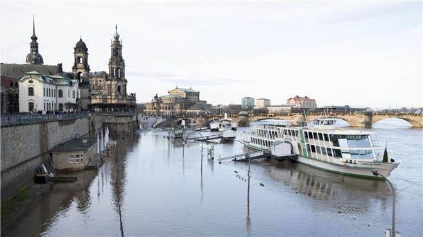 An der Elbe in Dresden entspannt sich die Hochwasserlage ein wenig.
