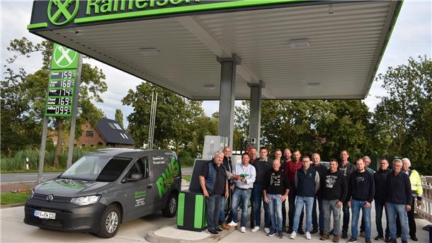Eröffnung der nagelneuen Tankstelle in Burhave