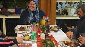 An der festlich gedeckten Tafel nahmen insgesamt 30 Gäste Platz.