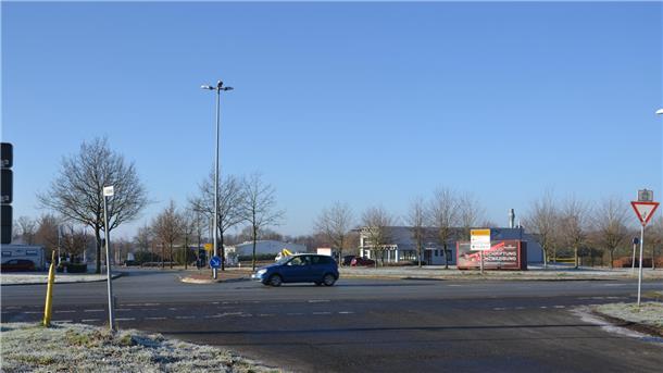 Kreisel am Zevener Südring schont die Stadtfinanzen An der Kreuzung Scheeßeler Straße/Südring/Zum Bauernwald soll ein Kreisel gebaut werden. Autofahrer erhalten dort Vorfahrt vor Radfahrern und Fußgängern.