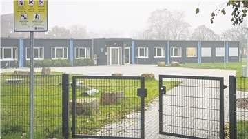 An der Neuen Grundschule in Lehe bleiben die Türen vorerst geschlossen.