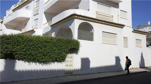 Neue Suche im Fall Maddie - Viele Fragen offen An der Praia da Luz wollen die meisten Menschen nichts mehr vom Fall wissen. (Archivfoto)